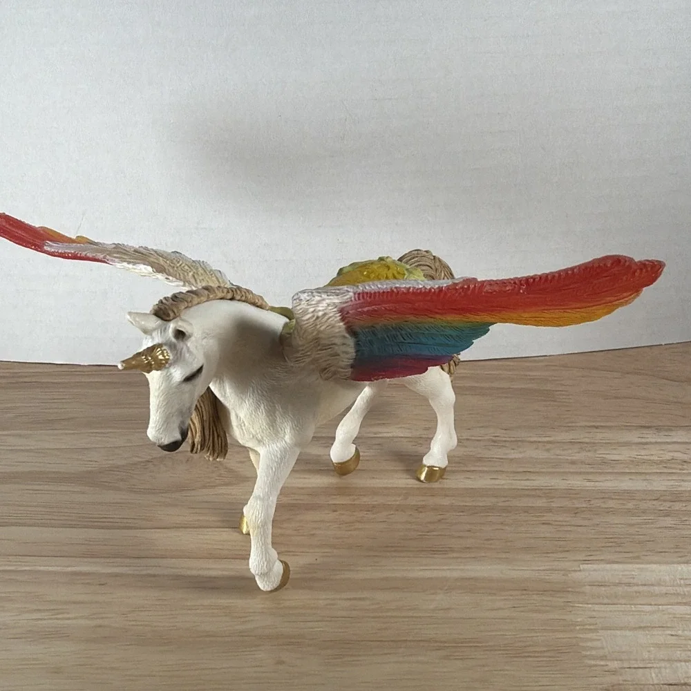 2013 Schleich Bayala Rainbow Winged Unicorn Pegasus Glitter Figurine Toy